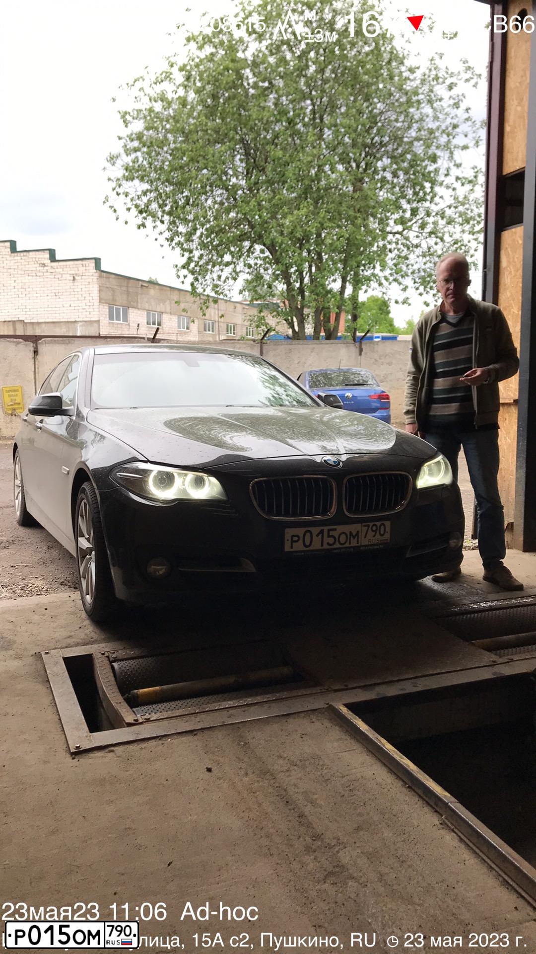 Фото автомобиля BMW SERIE 5, 2013 — госномер Н426ЕС134. Цвет: Коричневый