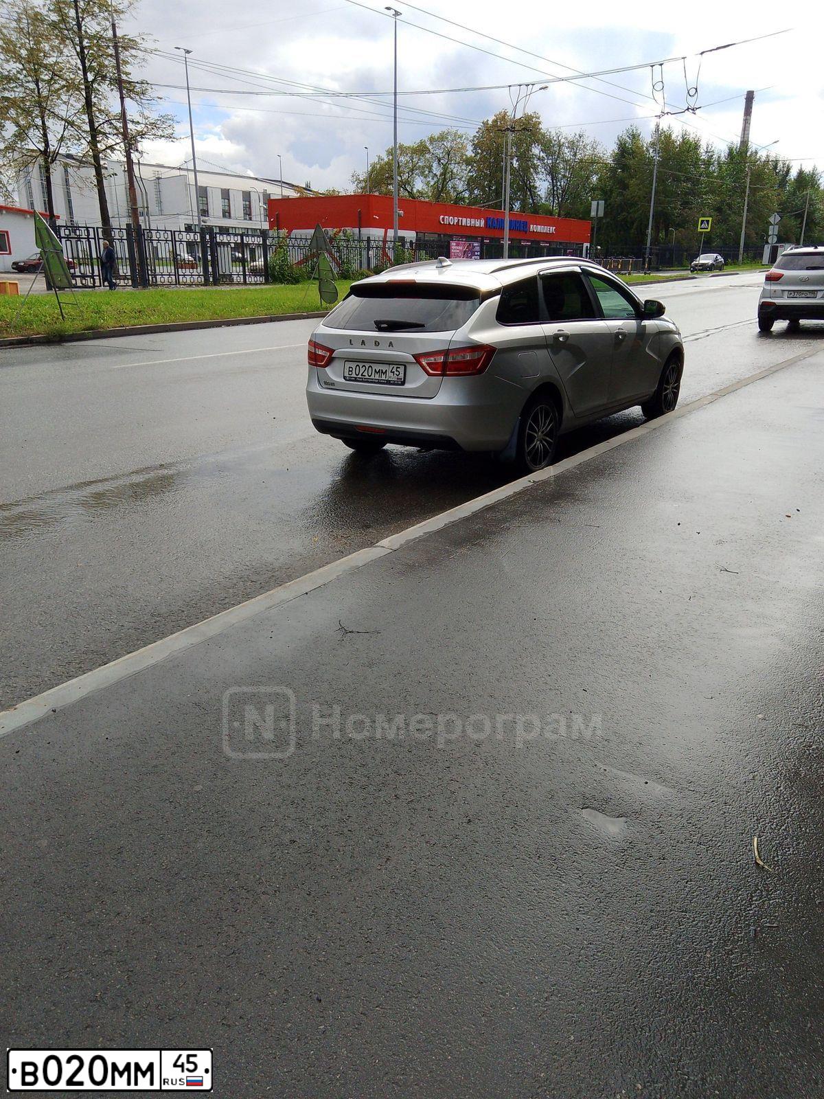 Фото автомобиля LADA VESTA, 2019 — госномер В020ММ45. Цвет: СЕРЕБРИСТЫЙ