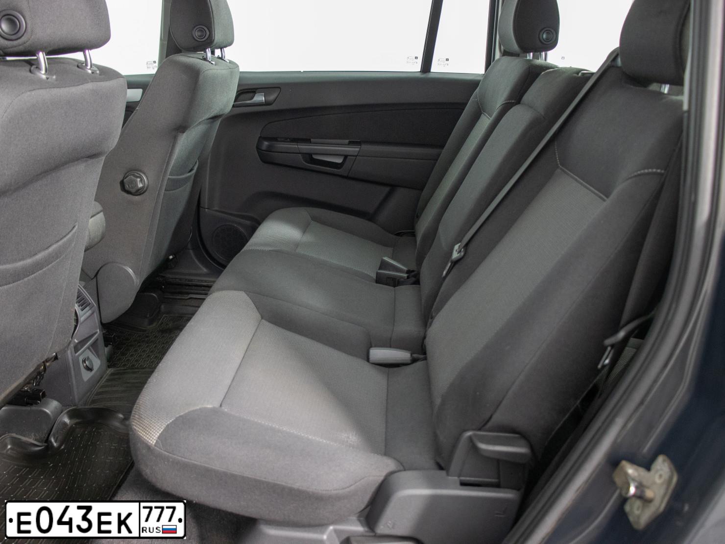 Фото автомобиля OPEL ZAFIRA, 2014 — госномер Е043ЕК777. Цвет: СЕРЫЙ