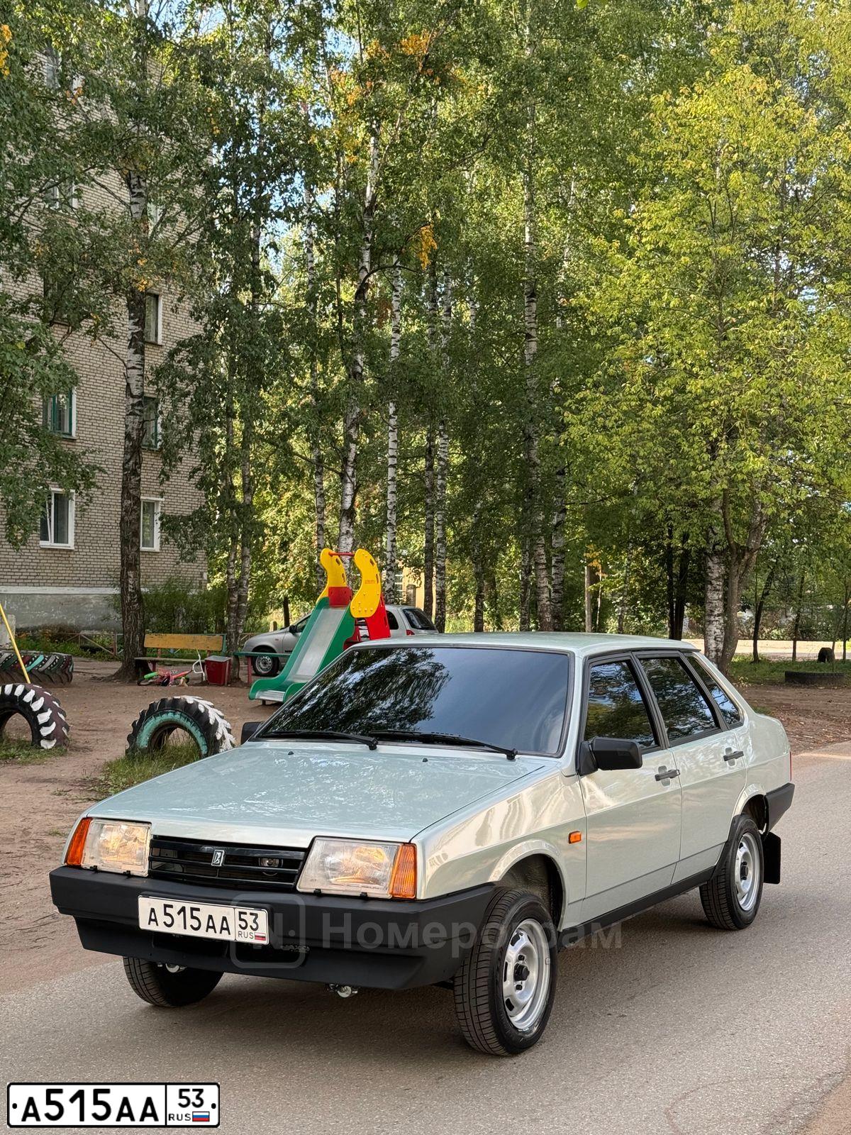 Фото автомобиля LADA 2111, 2001 — госномер А515АА53. Цвет: СЕРЫЙ