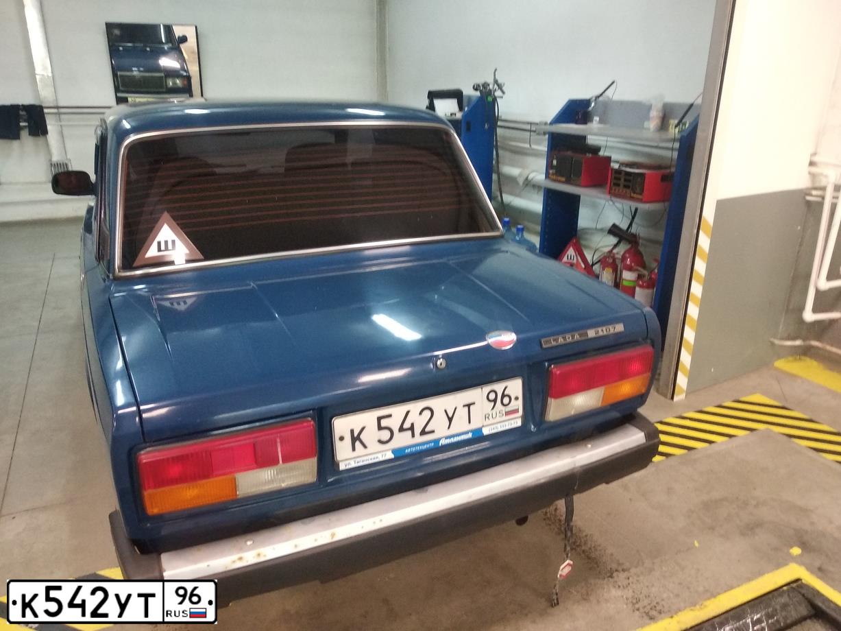 Фото автомобиля LADA 2107, 2008 — госномер Х513ЕО196. Цвет: сине-зеленый