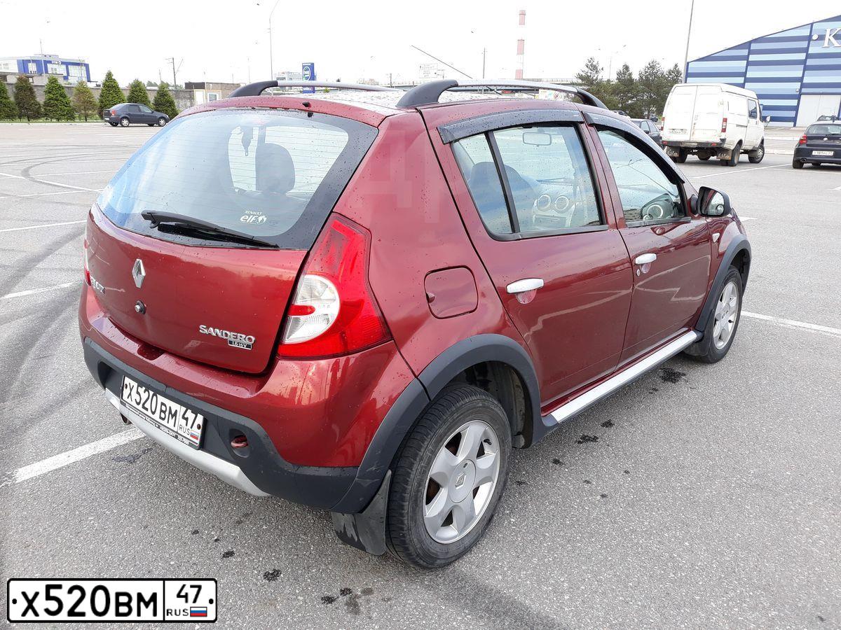 Фото автомобиля RENAULT SANDERO, 2012 — госномер Х520ВМ47. Цвет: Красный