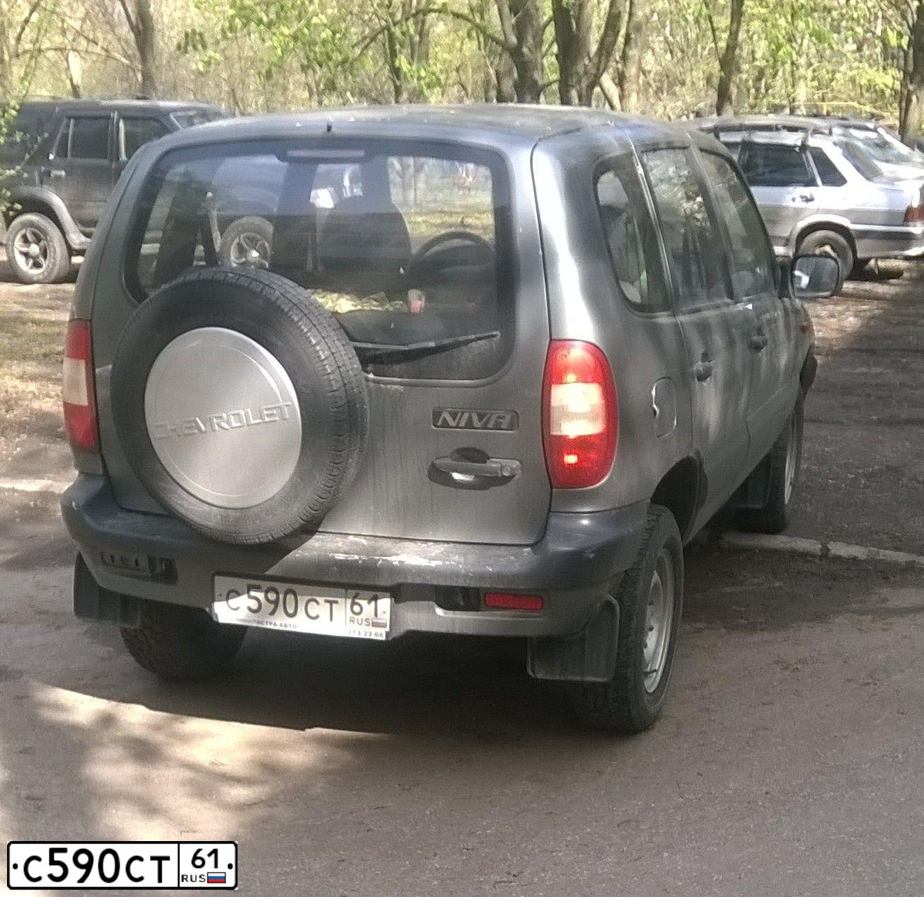 Фото автомобиля CHEVROLET NIVA, 2004 — госномер С590СТ61. Цвет: Т.СЕРЫЙ МЕТАЛЛИК