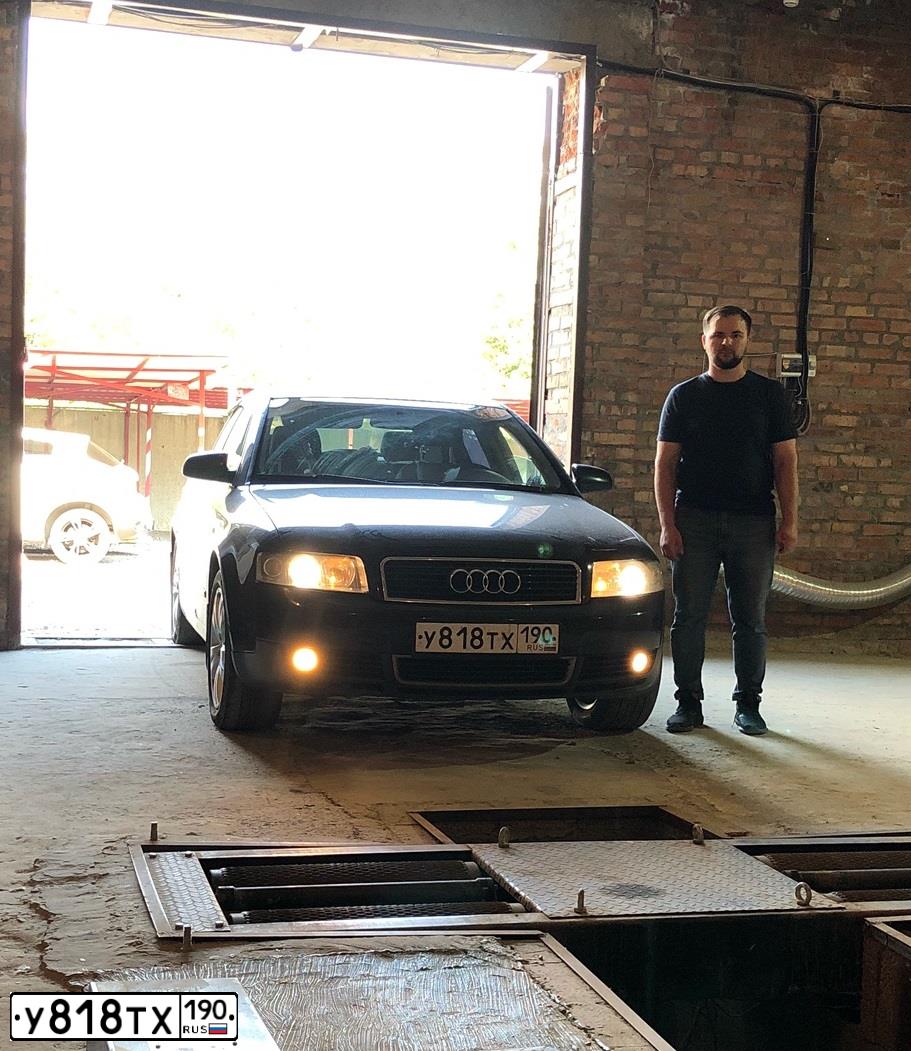 Фото автомобиля AUDI A4, 2001 — госномер Н541ВХ181