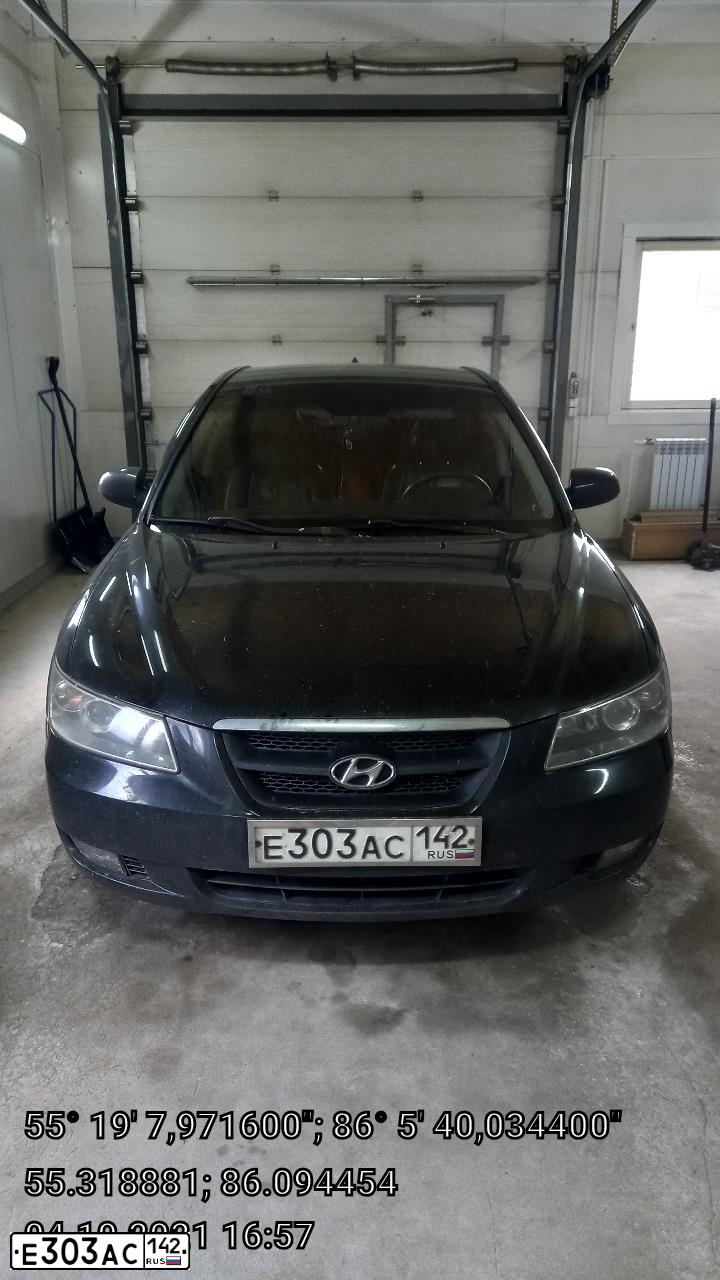 Фото автомобиля HYUNDAI SONATA, 2006 — госномер Е303АС142. Цвет: ЧЕРНЫЙ