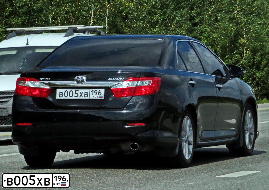 Фото автомобиля TOYOTA CAMRY, 2012 — госномер В005ХВ196. Цвет: ЧЕРНЫЙ