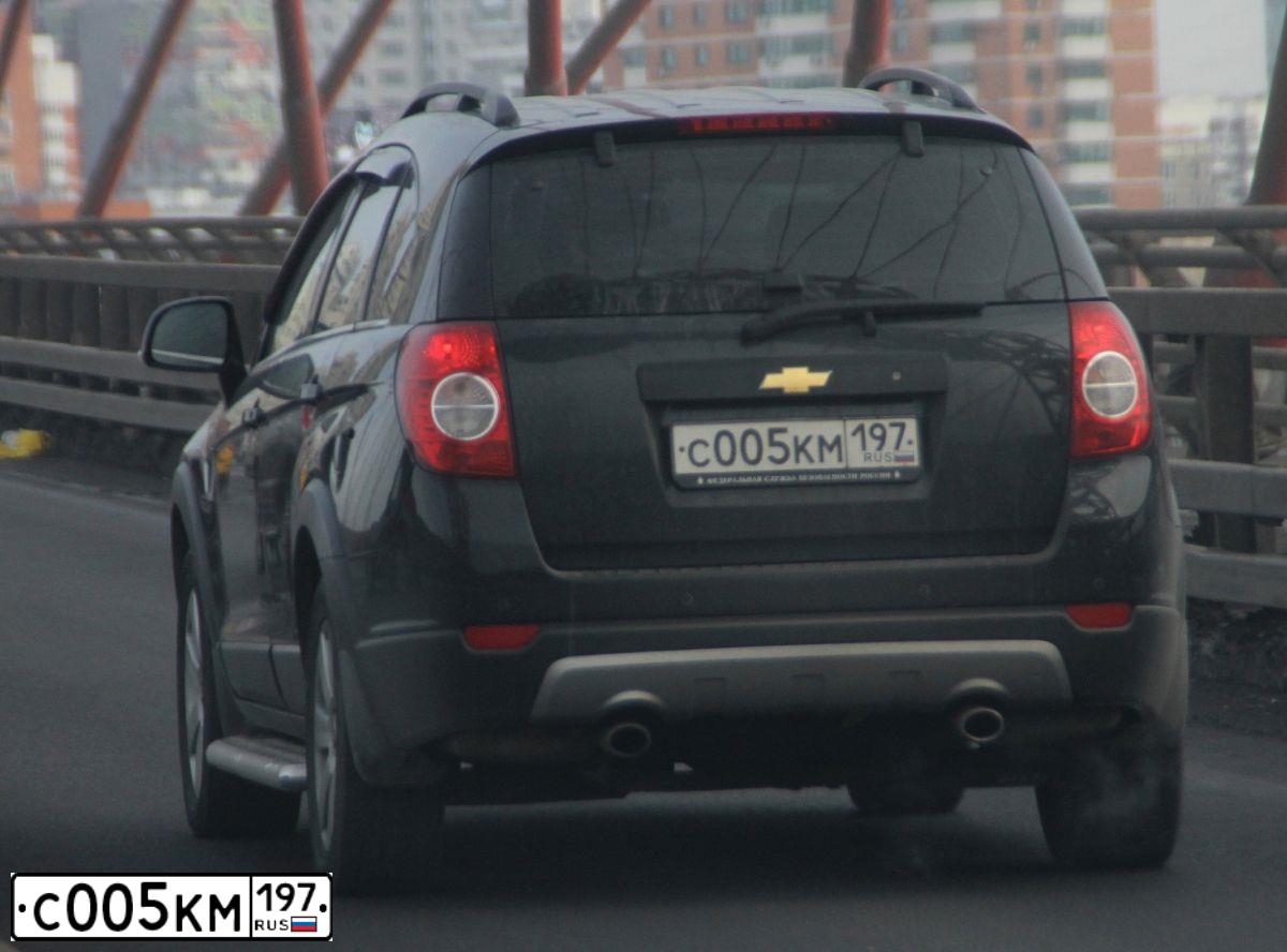 Фото автомобиля CHEVROLET CAPTIVA, 2010 — госномер Х915НР790. Цвет: ЧЕРНЫЙ