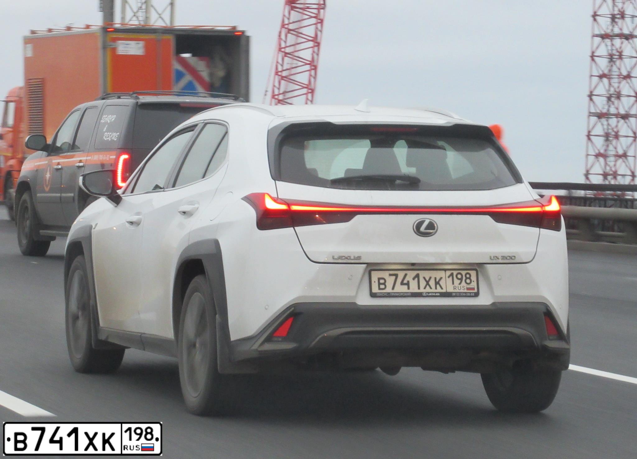 Фото автомобиля LEXUS UX, 2019 — госномер В741ХК198. Цвет: БЕЛЫЙ