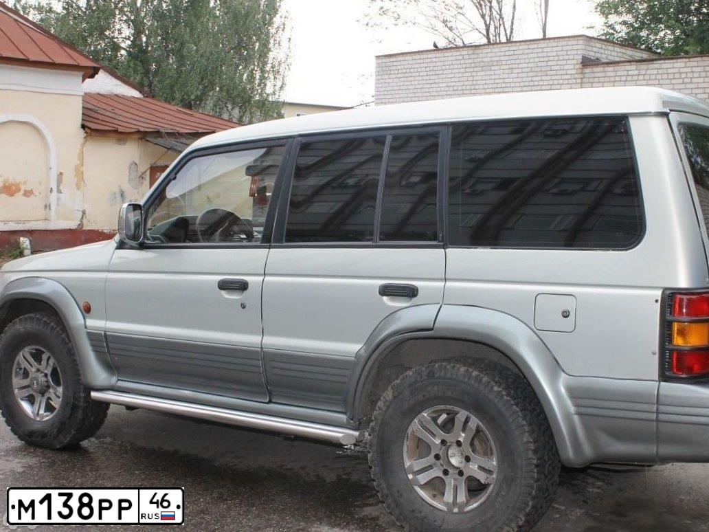 Фото автомобиля MITSUBISHI PAJERO, 1994 — госномер О400ЕУ58. Цвет: Серый