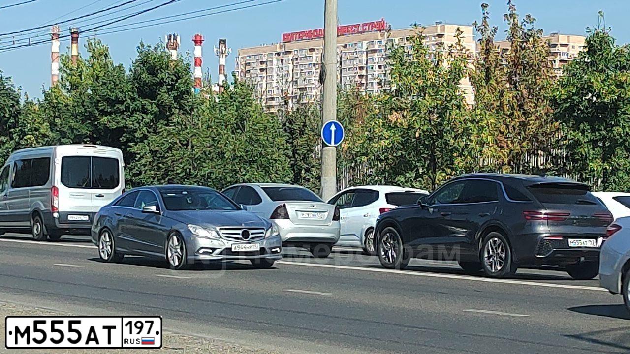 Фото автомобиля JAGUAR XF, 2010 — госномер У007ОУ198. Цвет: ЗЕЛЕНЫЙ