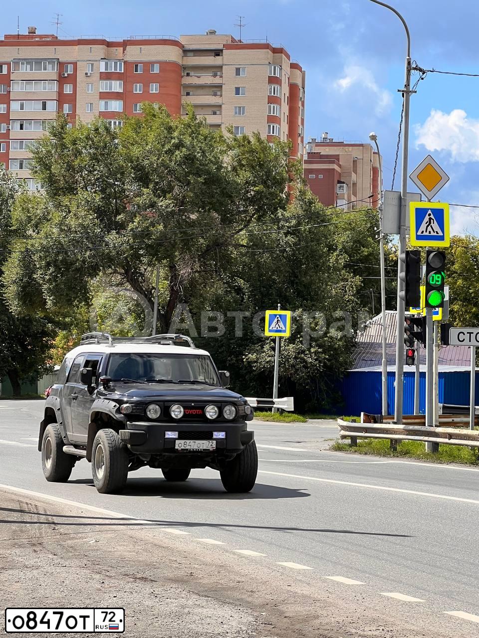Фото автомобиля TOYOTA FJ CRUISER, 2007 — госномер О847ОТ72. Цвет: ЧЕРНЫЙ