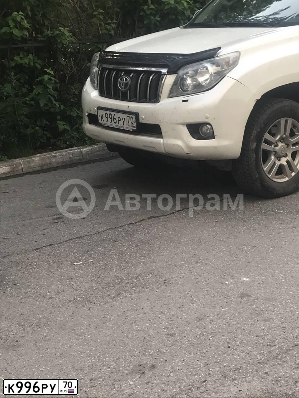 Фото автомобиля TOYOTA LANDCRUISER, 2012 — госномер К996РУ70. Цвет: Белый