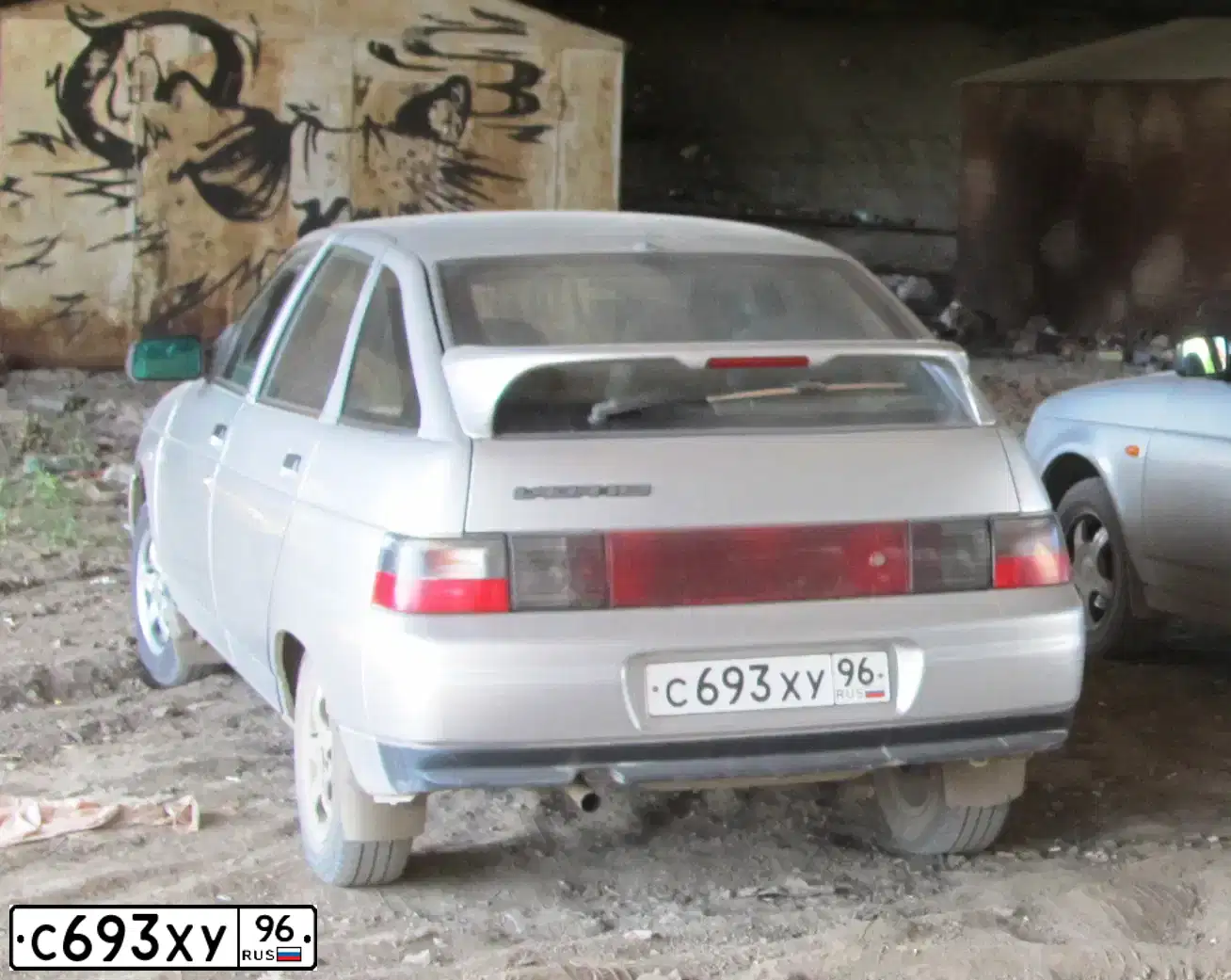Фото автомобиля LADA 2112, 2003 — госномер С693ХУ96. Цвет: СВЕТЛО-СЕРЫЙ