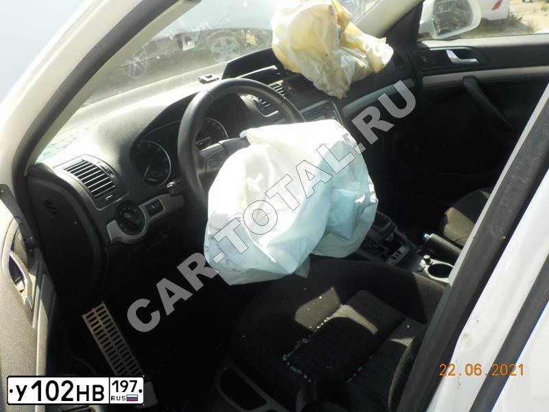 Фото автомобиля SKODA OCTAVIA, 2011 — госномер В175НТ702. Цвет: Белый