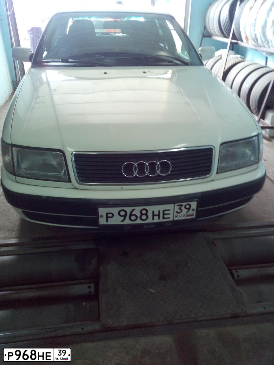 Фото автомобиля AUDI 100, 1993 — госномер Р968НЕ39. Цвет: БЕЛЫЙ