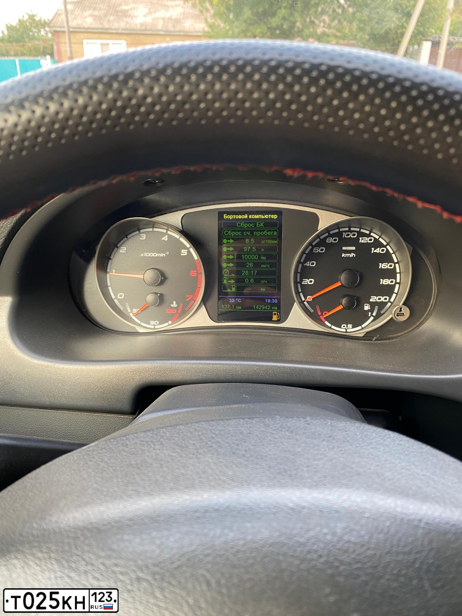 Фото автомобиля LADA 2170 PRIORA, 2012 — госномер Т025КН123. Цвет: Белый