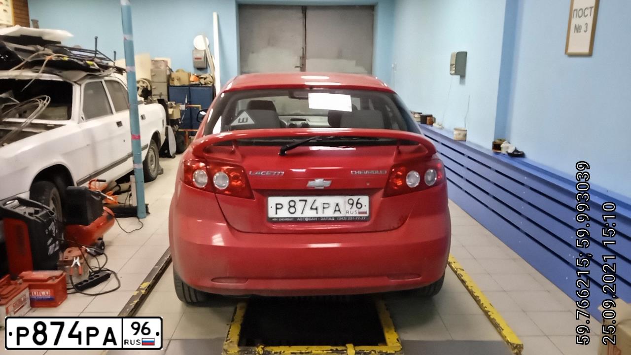 Фото автомобиля CHEVROLET LACETTI, 2010 — госномер У800ВЕ196. Цвет: Красный