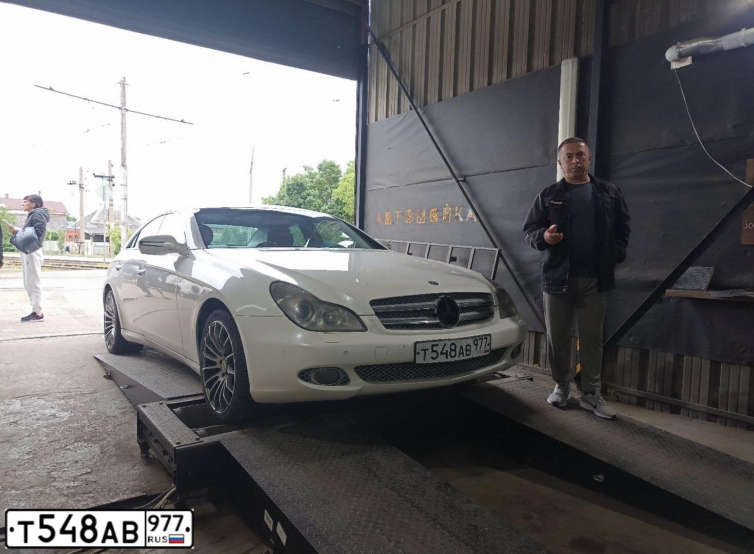 Фото автомобиля MERCEDES CLS-KLASSE, 2008 — госномер С222УО98. Цвет: Белый