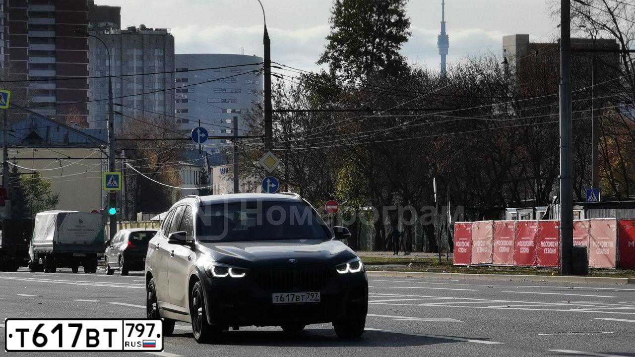 Фото автомобиля БМВ X1 XDRIVE20I, 2022 — госномер Т617ВТ797. Цвет: ЧЕРНЫЙ