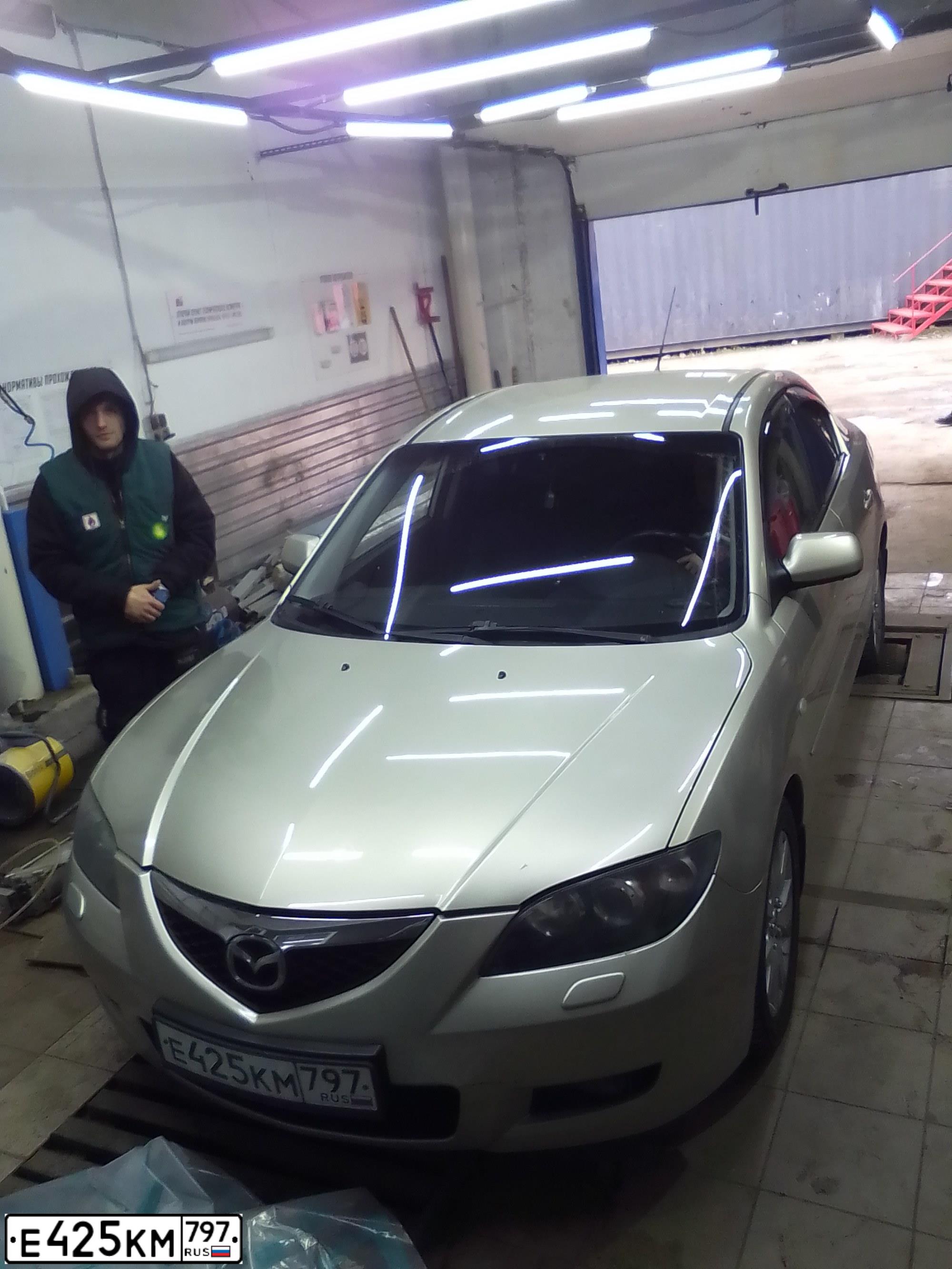 Фото автомобиля MAZDA 3, 2008 — госномер К111ММ197. Цвет: СЕРО-ЗОЛОТИСТЫЙ