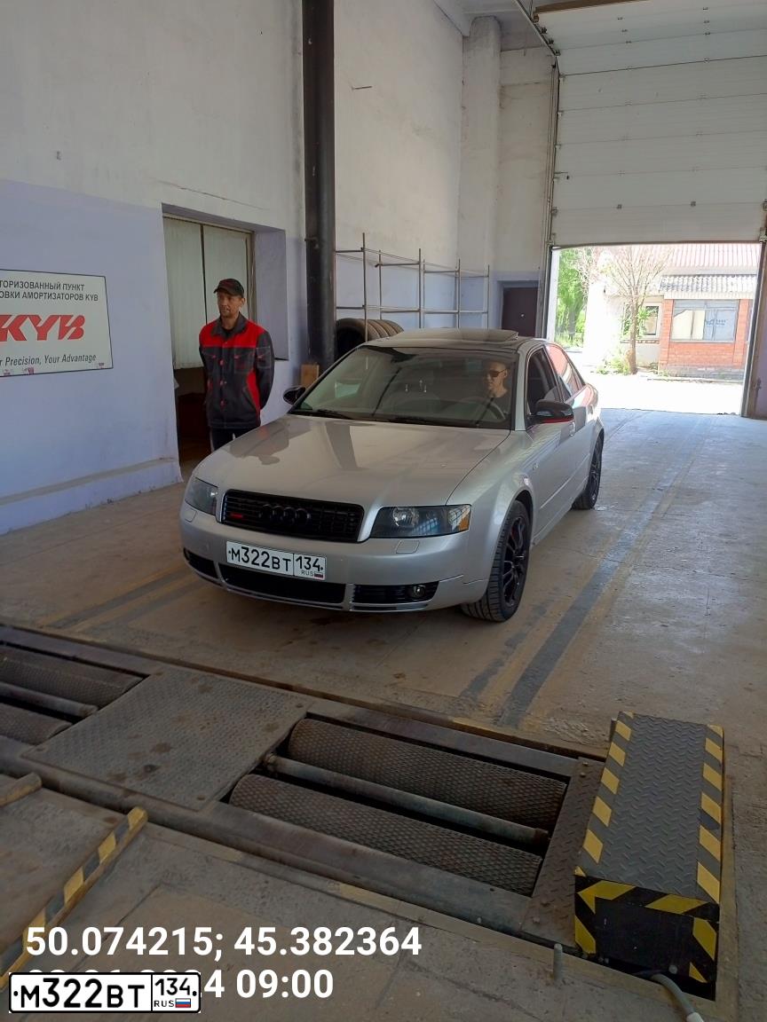 Фото автомобиля AUDI A4, 2003 — госномер М322ВТ134. Цвет: Серебристый