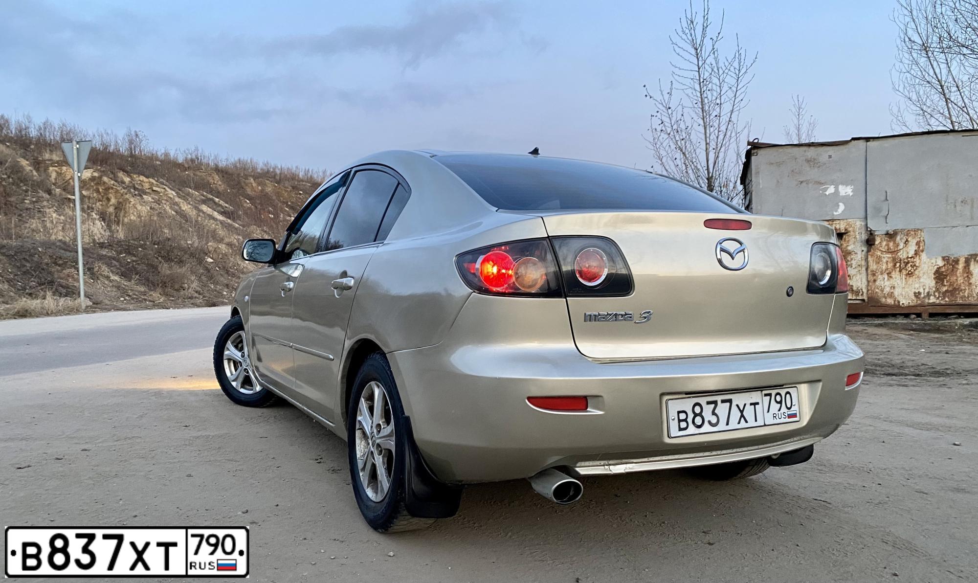 Фото автомобиля MAZDA 3, 2005 — госномер В837ХТ790. Цвет: СЕРО-ЗОЛОТИСТЫЙ