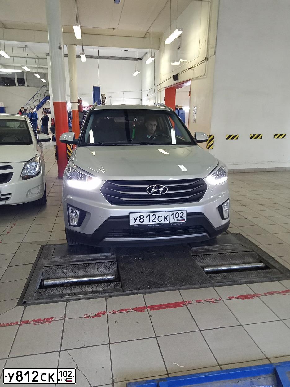 Фото автомобиля HYUNDAI CRETA, 2017 — госномер У812СК102. Цвет: Серебристый