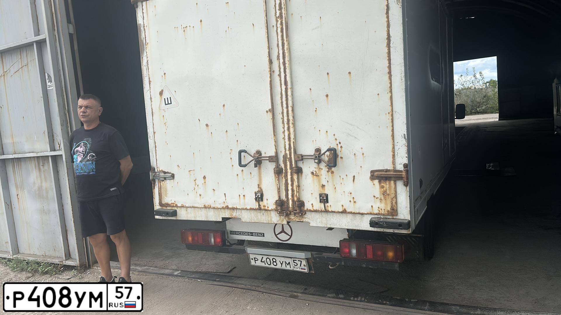 Фото автомобиля MERCEDES SPRINTER, 1996 — госномер Р408УМ57. Цвет: БЕЛЫЙ