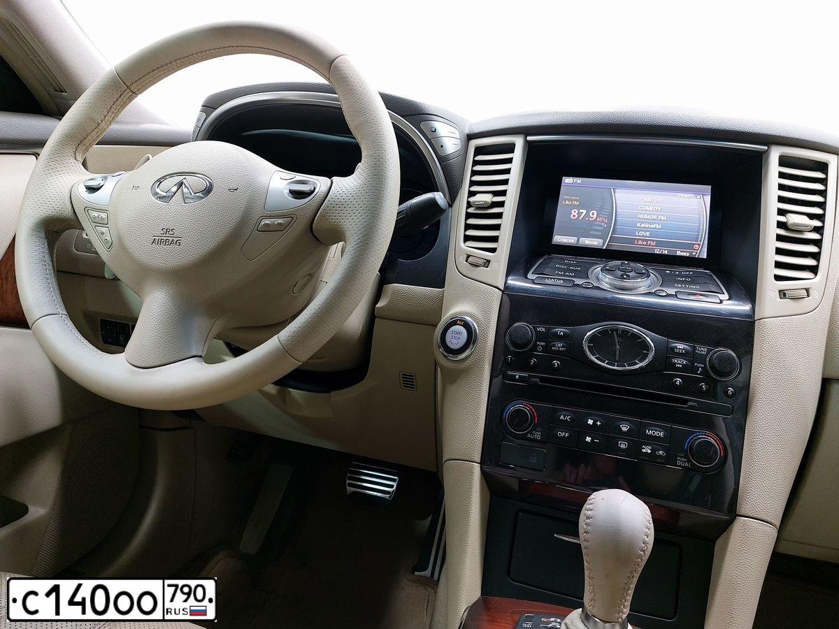 Фото автомобиля INFINITI QX70 /FX/, 2010 — госномер С140ОО790. Цвет: ЧЕРНЫЙ