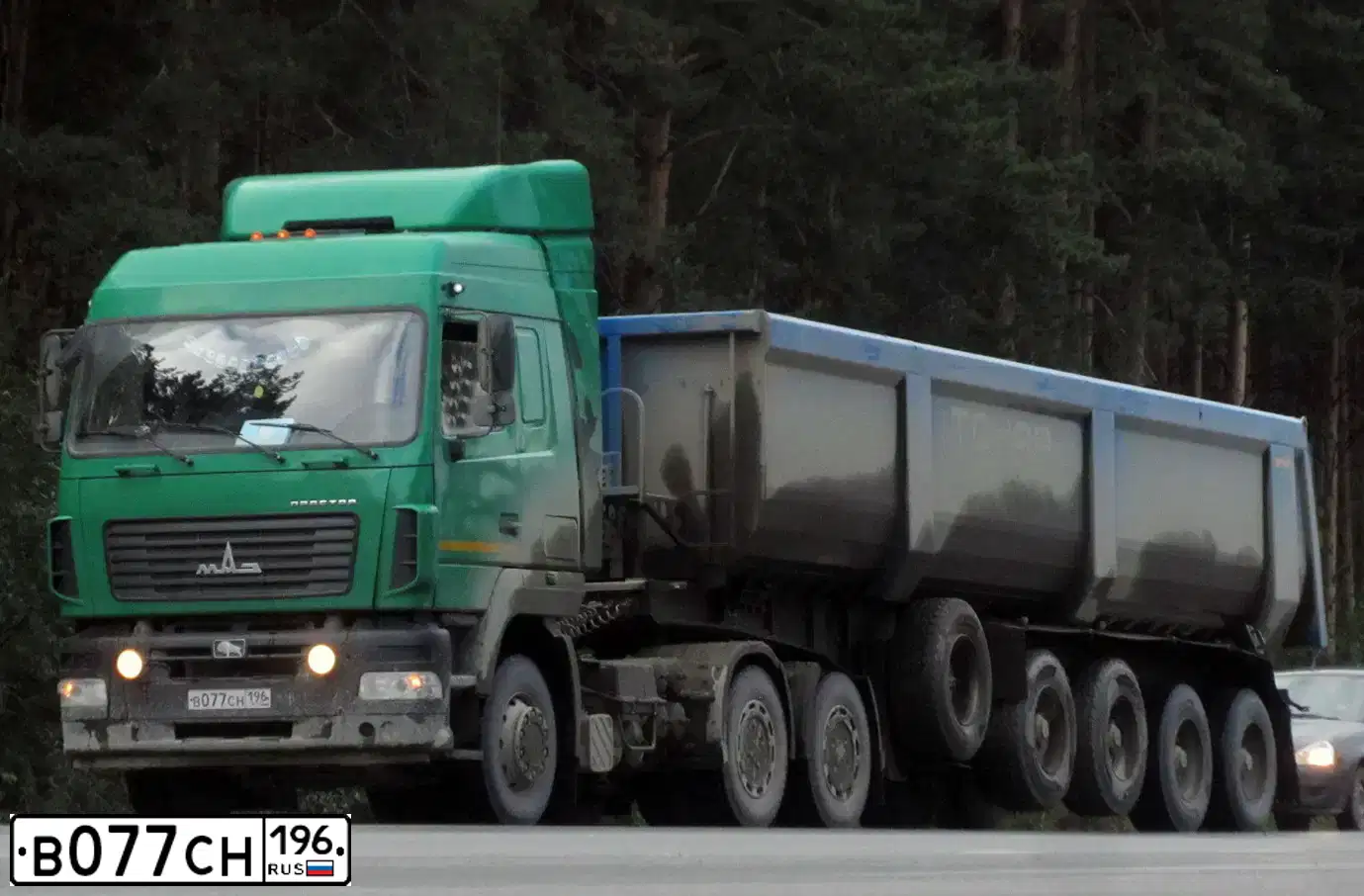 Фото автомобиля MAZ 6430 /6X4/, 2014 — госномер Н966РН75. Цвет: ЗЕЛЕНЫЙ