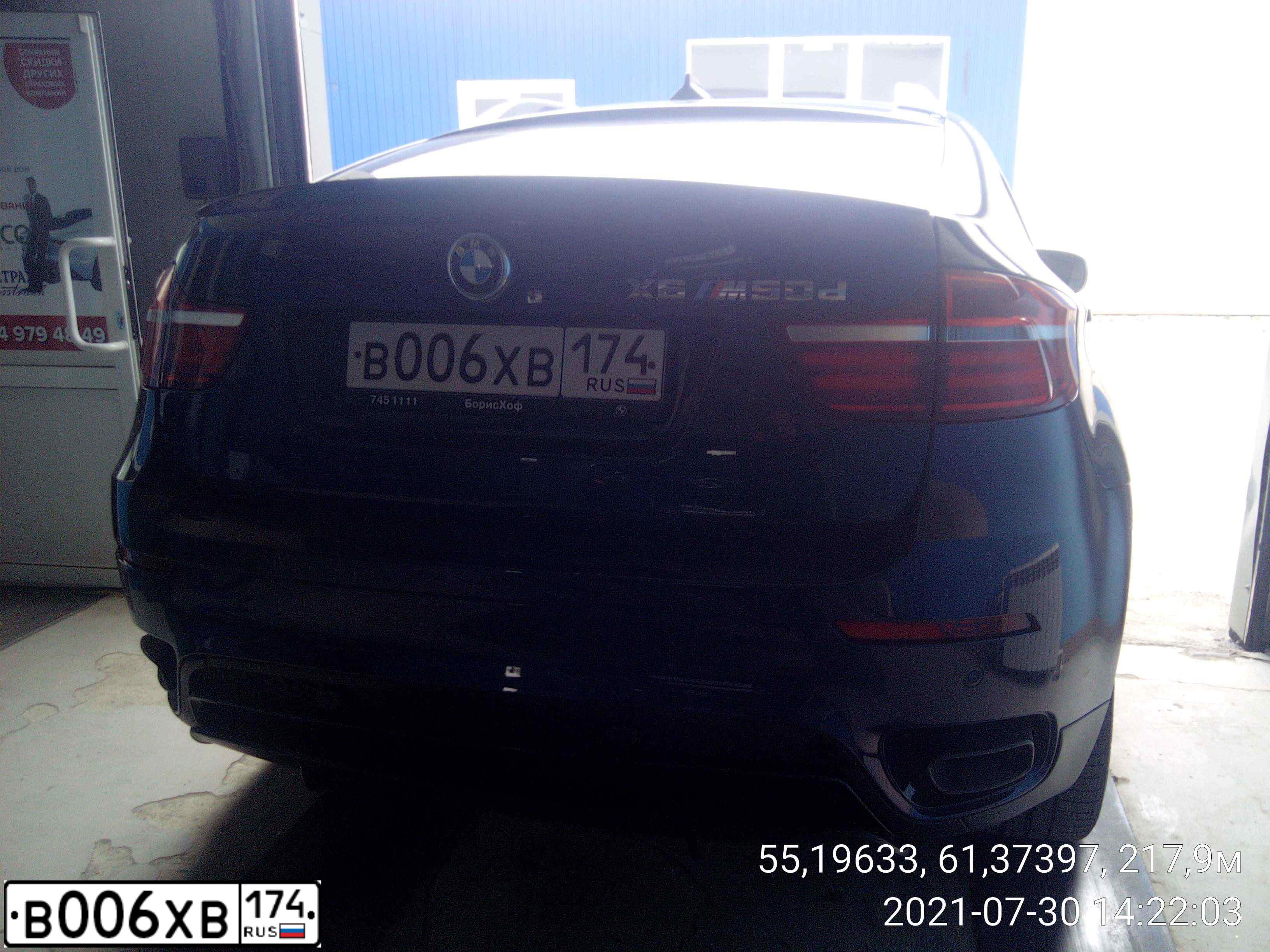 Фото автомобиля BMW X6M, 2013 — госномер В006ХВ174. Цвет: синий