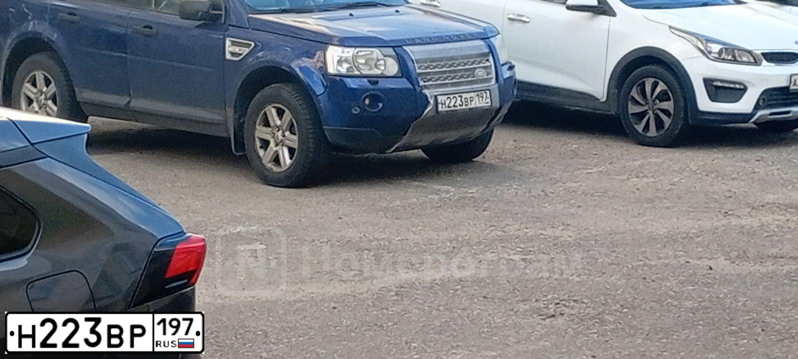 Фото автомобиля LANDROVER FREELANDER, 2010 — госномер Н223ВР197. Цвет: СИНИЙ