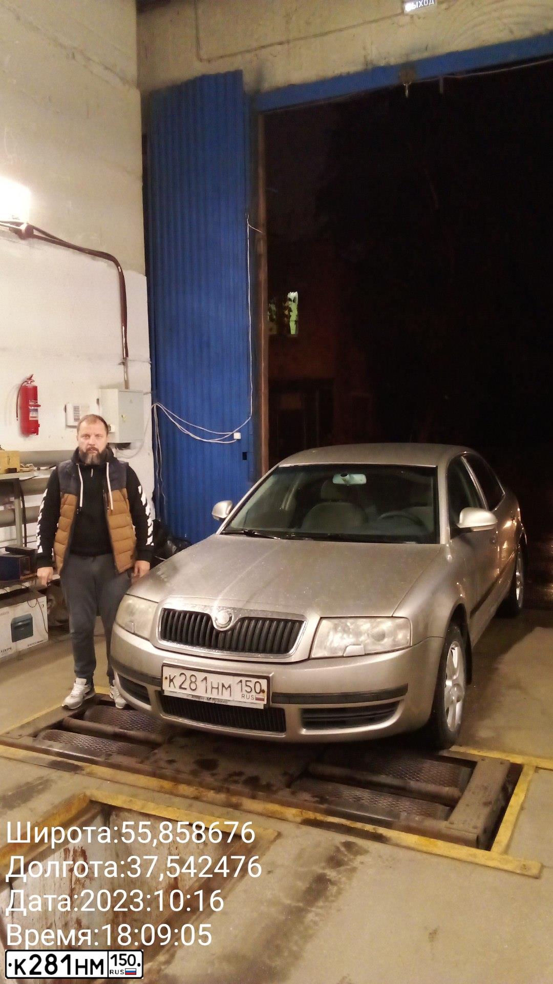 Фото автомобиля SKODA SUPERB, 2007 — госномер Т726ЕВ977. Цвет: СЕРЫЙ