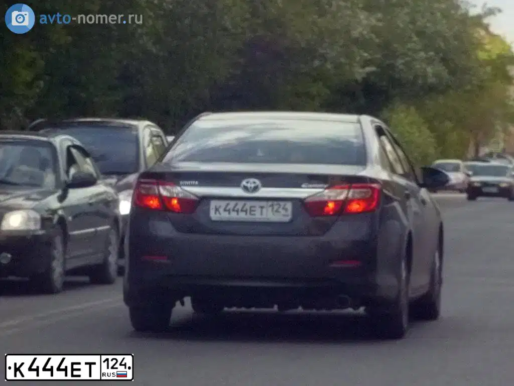 Фото автомобиля TOYOTA CAMRY, 2012 — госномер М800ТМ38. Цвет: ЧЕРНЫЙ МЕТАЛЛИК