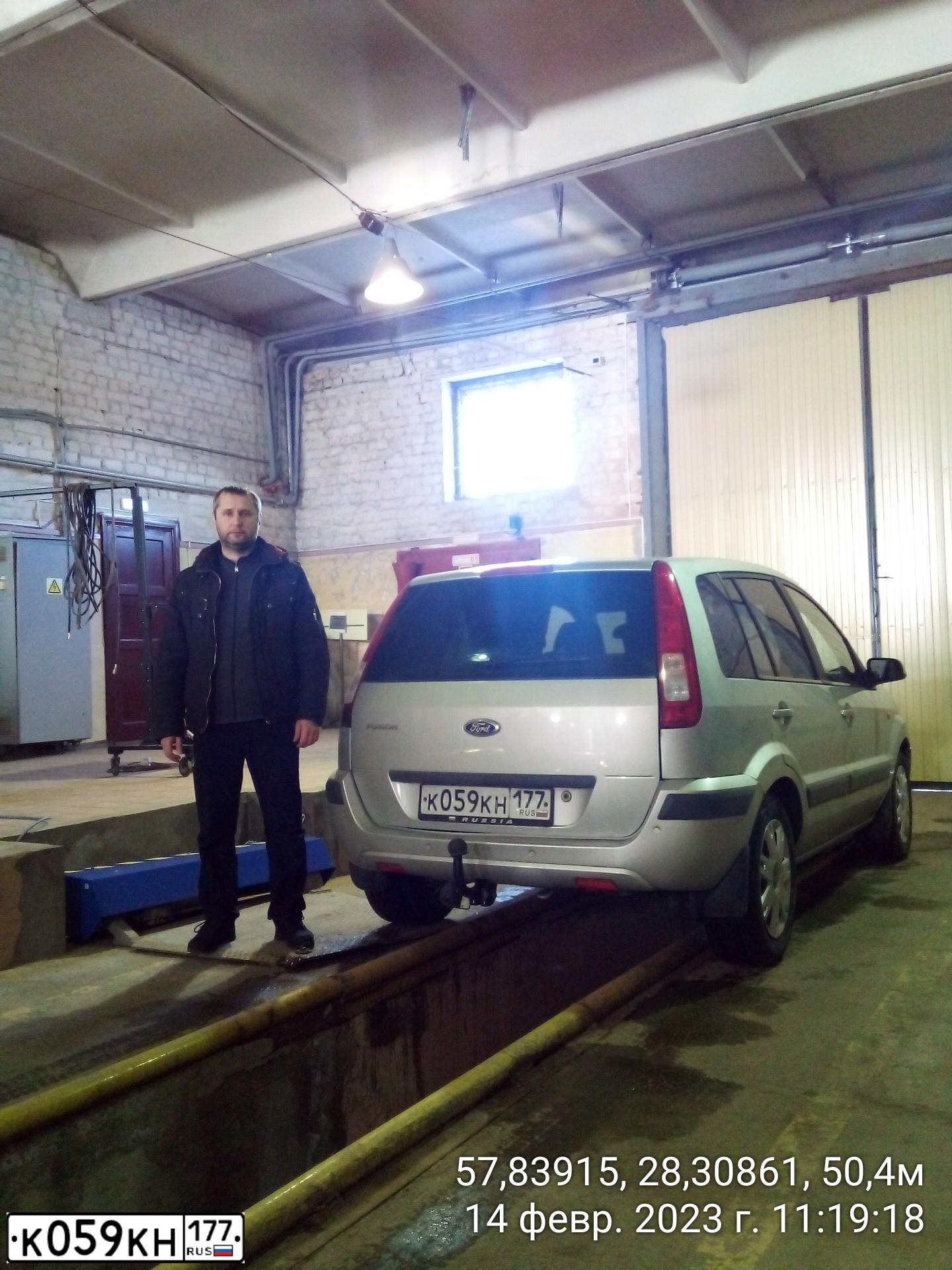 Фото автомобиля FORD FUSION, 2006 — госномер В206МА60. Цвет: Серебристый