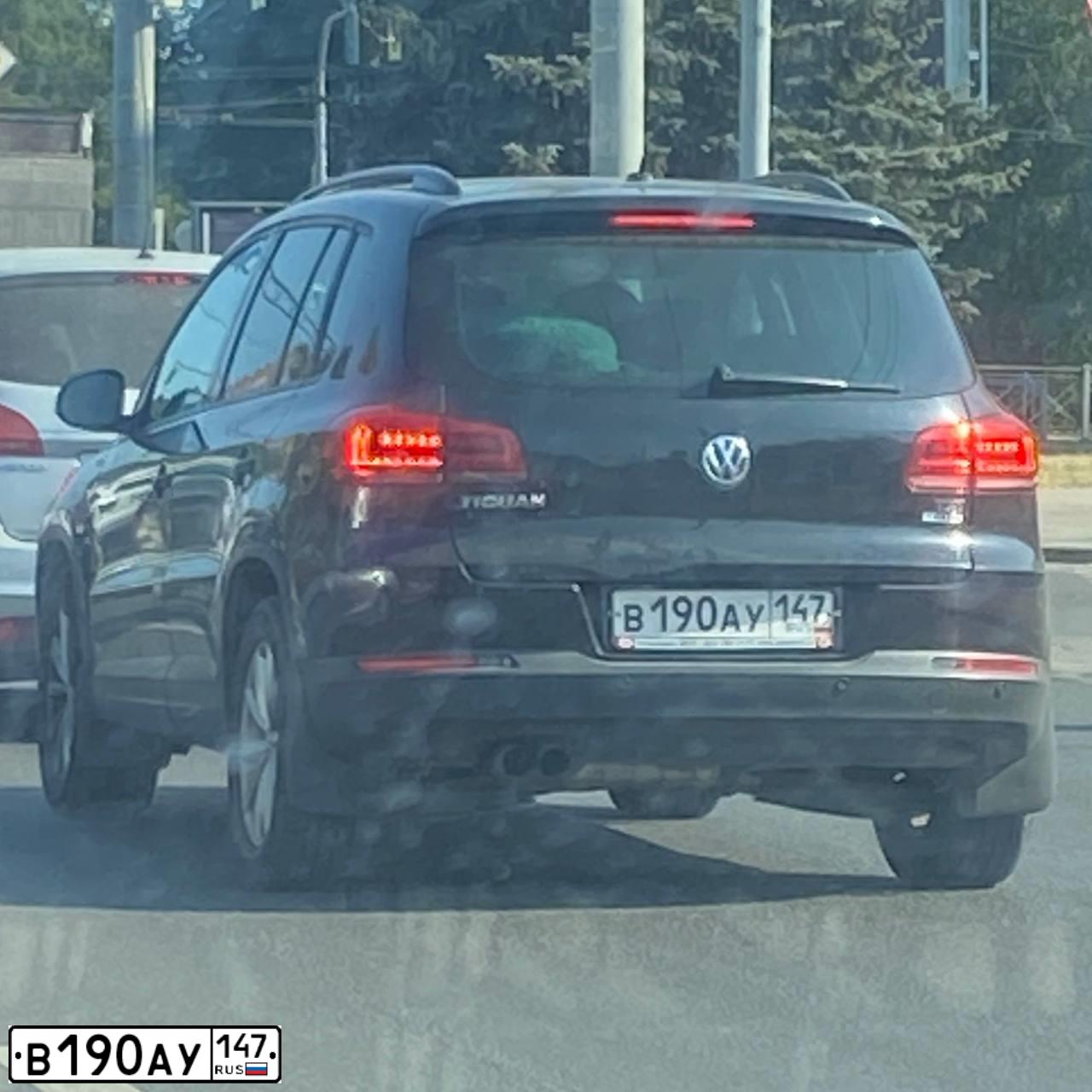 Фото автомобиля VOLKSWAGEN TIGUAN, 2016 — госномер В190АУ147. Цвет: ЧЕРНЫЙ