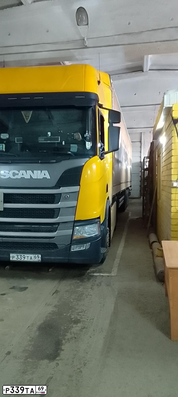 Фото автомобиля SCANIA A SERIE R 4X2, 2019 — госномер Р339ТА69. Цвет: ЖЕЛТЫЙ