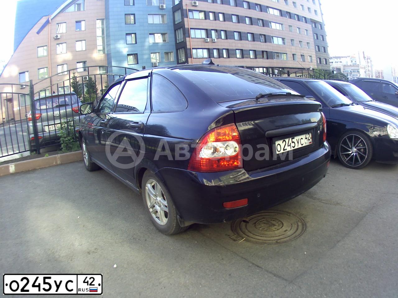 Фото автомобиля LADA 2172 PRIORA, 2010 — госномер О245УС42. Цвет: Сине-Черный