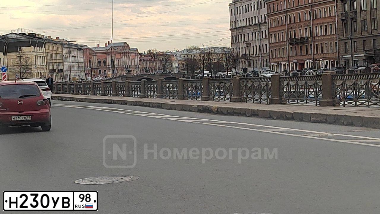 Фото автомобиля MAZDA 3, 2006 — госномер Н230УВ98. Цвет: Красный