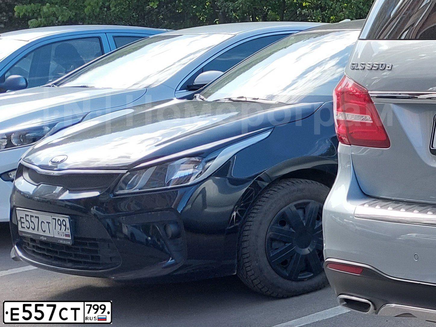 Фото автомобиля KIA RIO, 2019 — госномер Е557СТ799. Цвет: ЧЕРНЫЙ