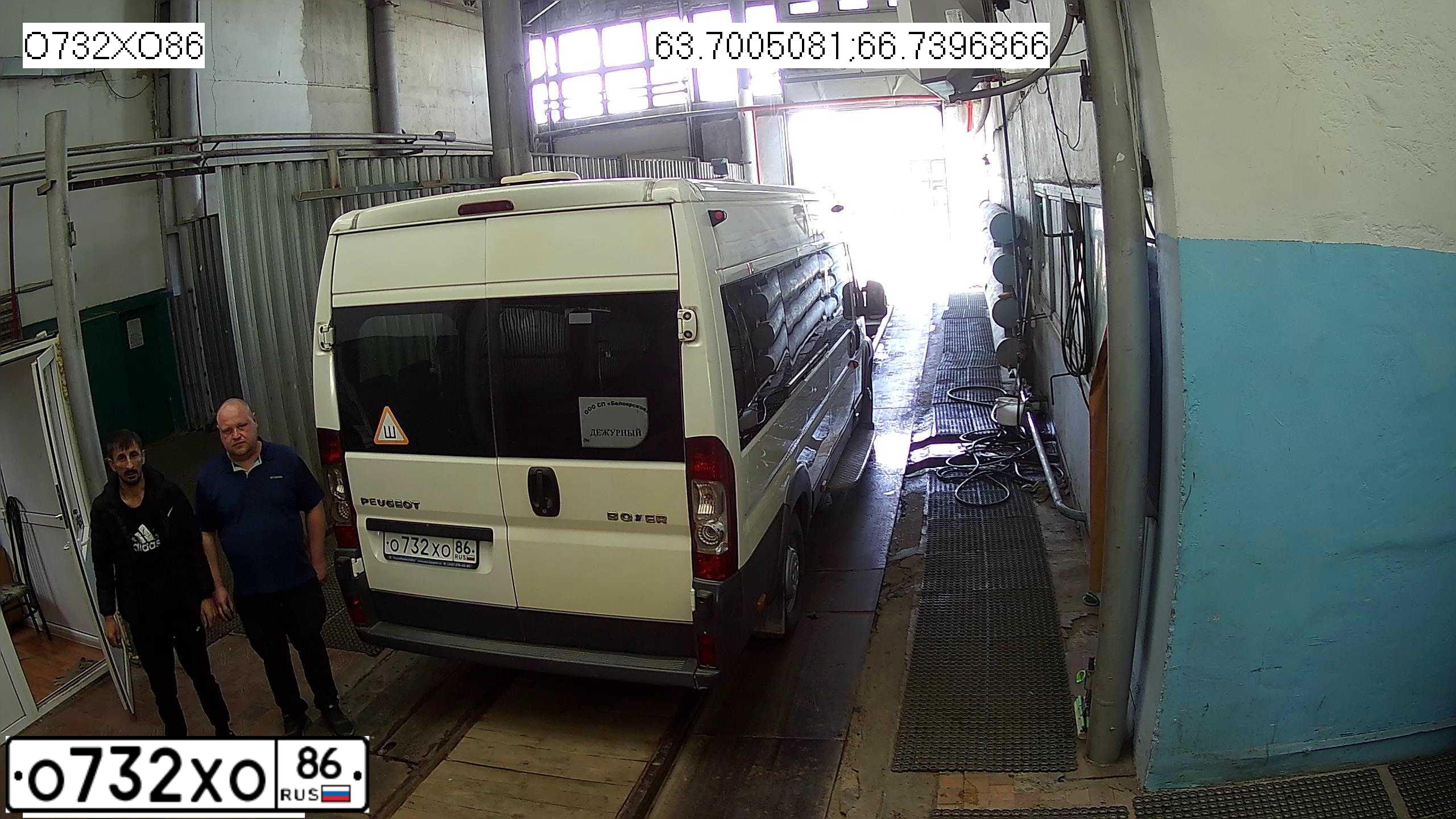 Фото автомобиля PEUGEOT BOXER, 2012 — госномер О732ХО86. Цвет: Белый