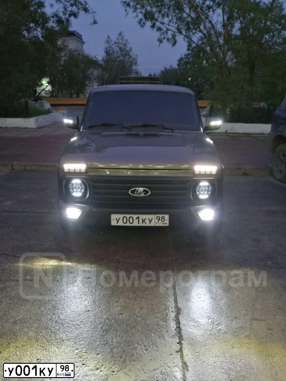 Фото автомобиля TOYOTA LANDCRUISER, 2008 — госномер У001КУ98. Цвет: ЧЕРНЫЙ