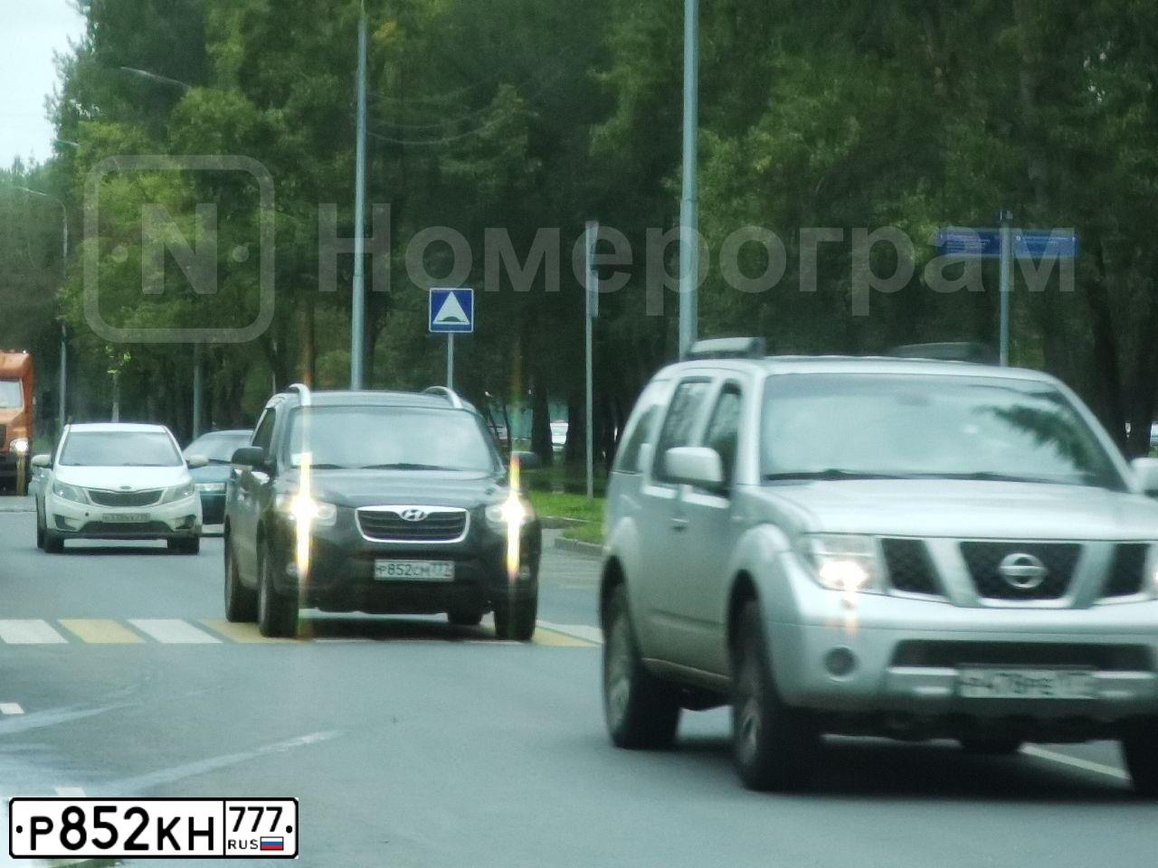 Фото автомобиля TOYOTA CAMRY, 2014 — госномер Р852КН777. Цвет: ЧЕРНЫЙ