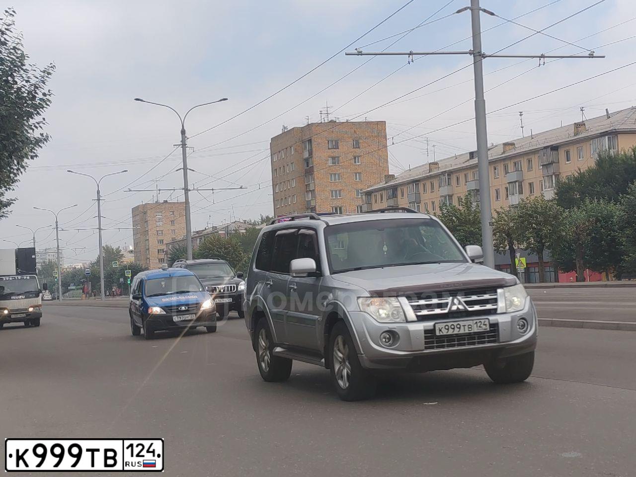 Фото автомобиля MITSUBISHI PAJERO, 2011 — госномер К999ТВ124. Цвет: СЕРЕБРИСТЫЙ