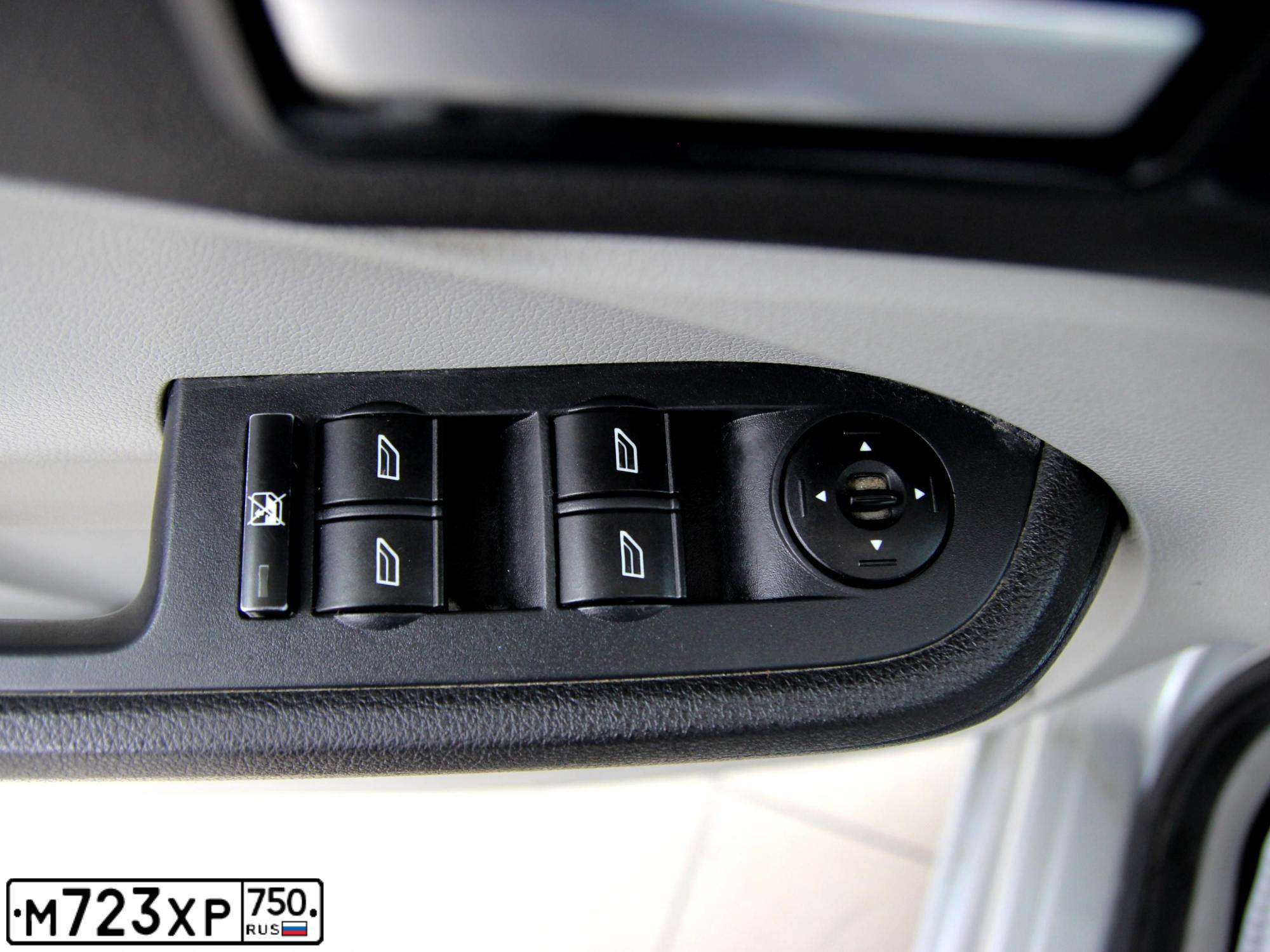 Фото автомобиля FORD FOCUS C-MAX, 2004 — госномер К987НВ797. Цвет: СЕРЫЙ