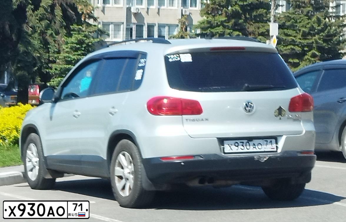 Фото автомобиля VOLKSWAGEN TIGUAN, 2012 — госномер Х930АО71. Цвет: Серебристо-Желтый