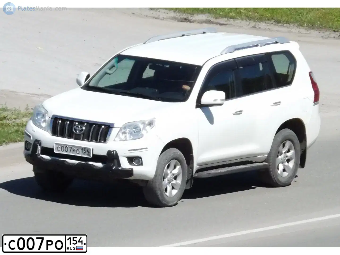 Фото автомобиля TOYOTA LANDCRUISER, 2013 — госномер С007РО154. Цвет: Белый