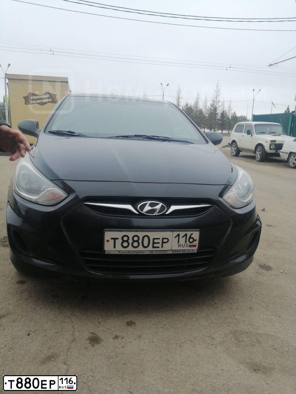 Фото автомобиля HYUNDAI SOLARIS, 2013 — госномер Т880ЕР116. Цвет: ЧЕРНЫЙ