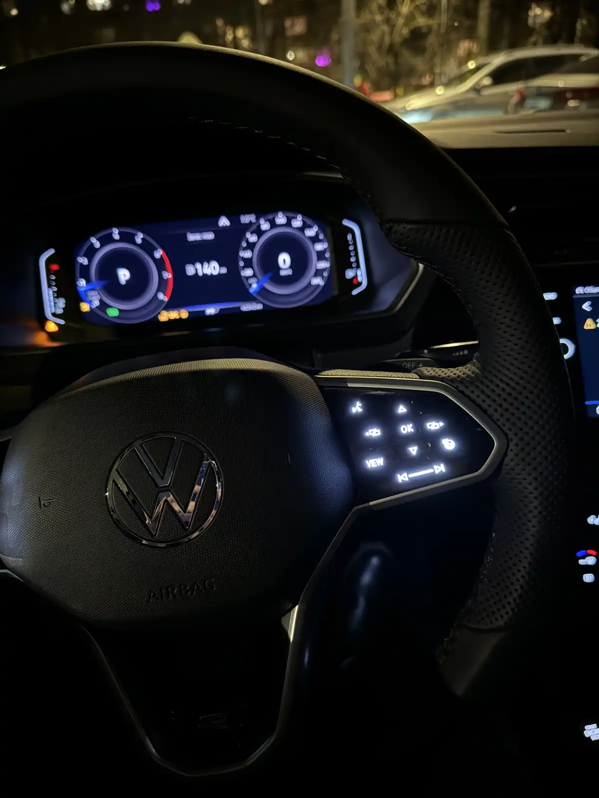 Фото автомобиля VOLKSWAGEN TIGUAN, 2020 — госномер С396ТН198. Цвет: Белый