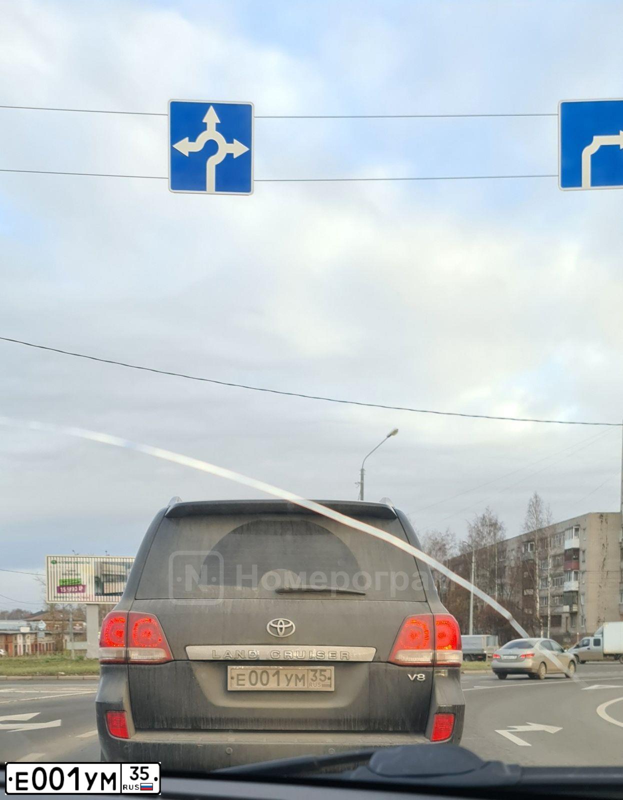 Фото автомобиля TOYOTA LANDCRUISER 200, 2011 — госномер В002ТР35. Цвет: ЧЕРНЫЙ
